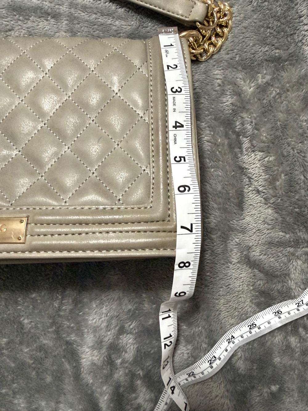 BCBG Quilted Shoulder Bag in Light Gray with Gold Chain - Picture 10 of 12